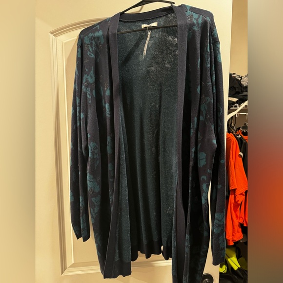 Sweater - Picture 1 of 3